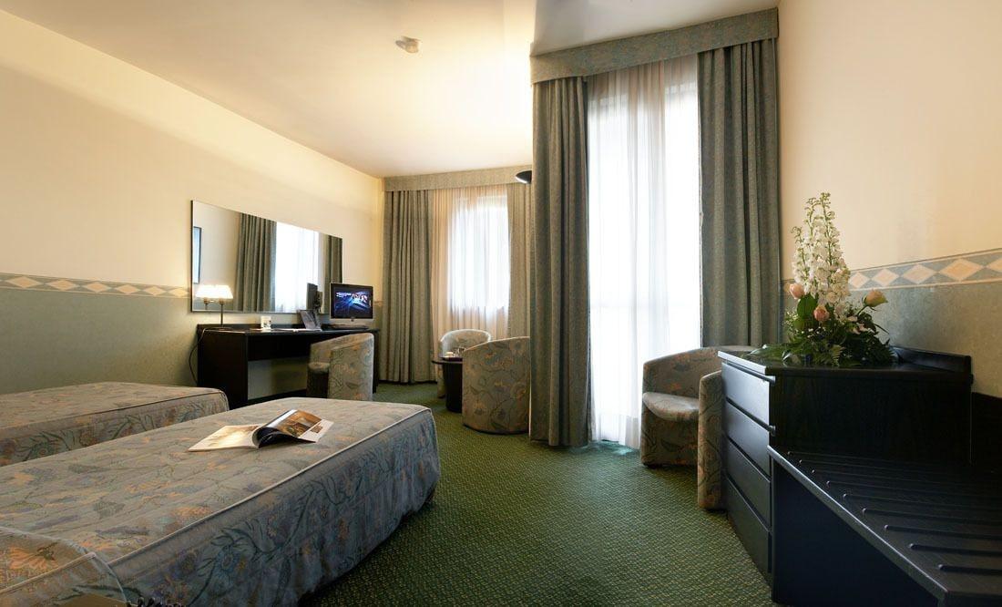 Pacific Hotel Airport Borgaro Torinese Bagian luar foto