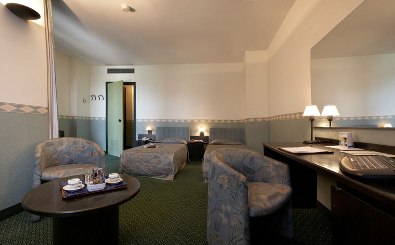 Pacific Hotel Airport Borgaro Torinese Bagian luar foto