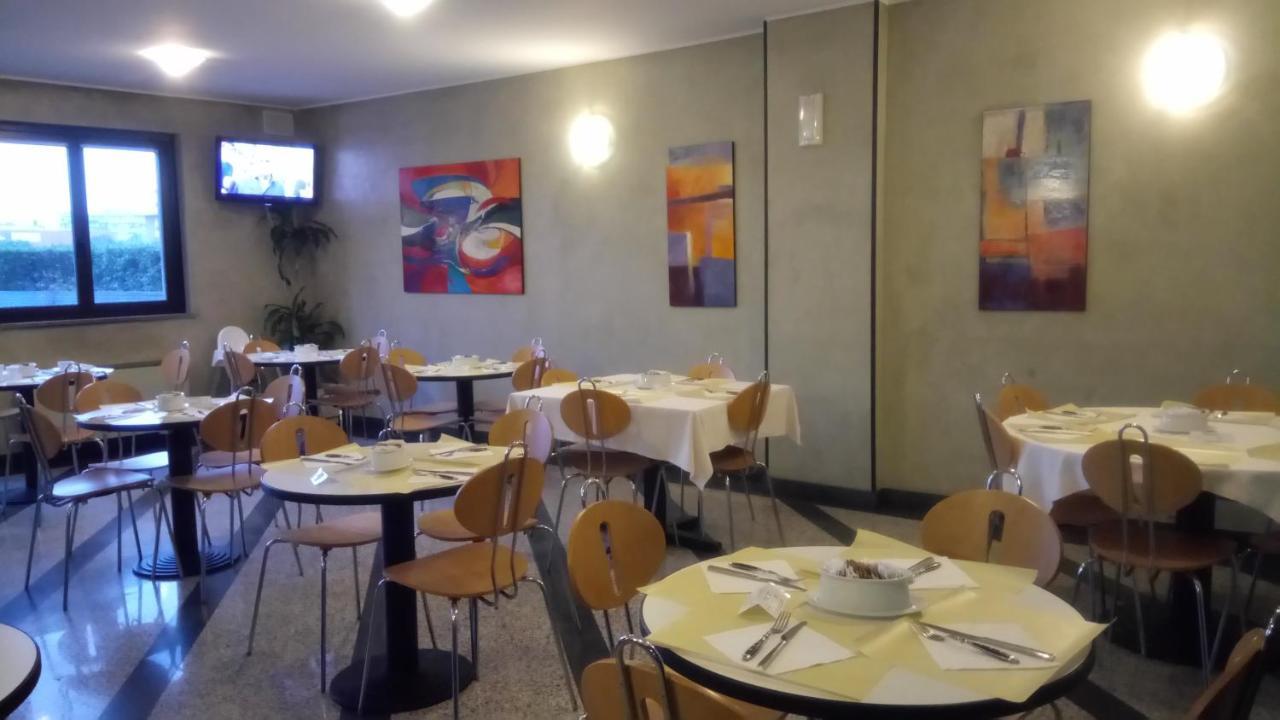 Pacific Hotel Airport Borgaro Torinese Bagian luar foto